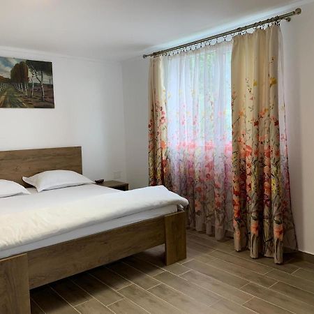 Casa Anna&Criss Apartment โอร์โชวา ภายนอก รูปภาพ