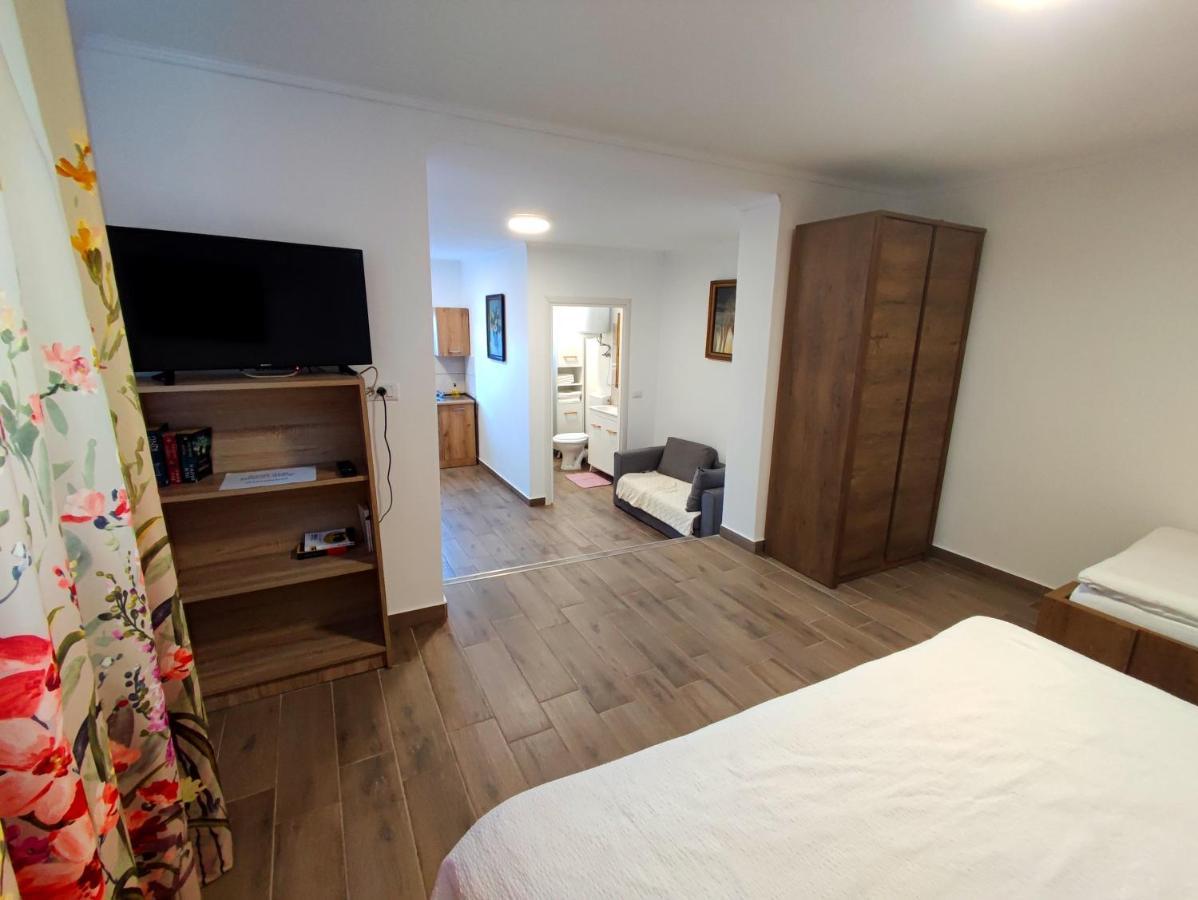 Casa Anna&Criss Apartment โอร์โชวา ภายนอก รูปภาพ