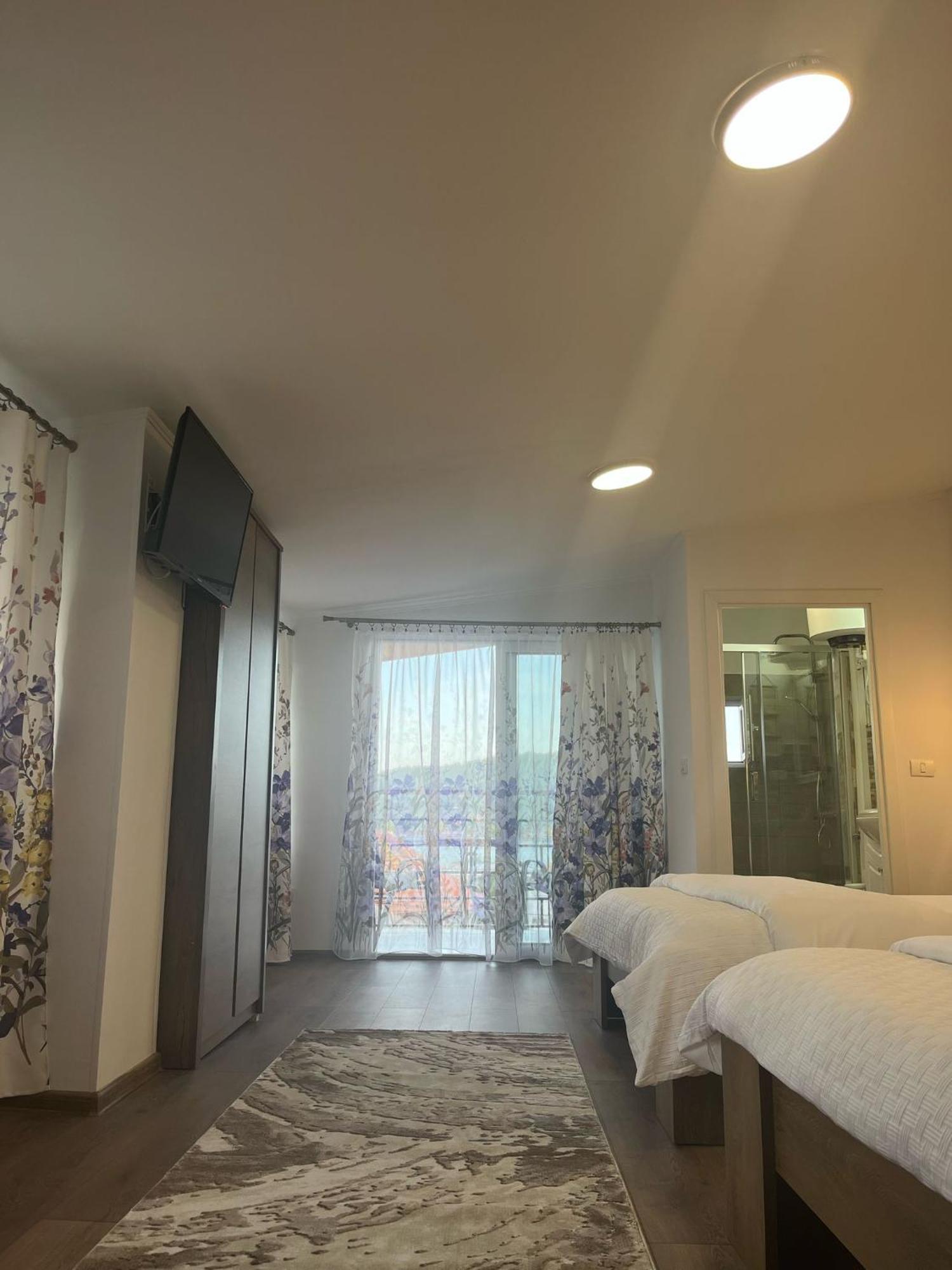 Casa Anna&Criss Apartment โอร์โชวา ภายนอก รูปภาพ