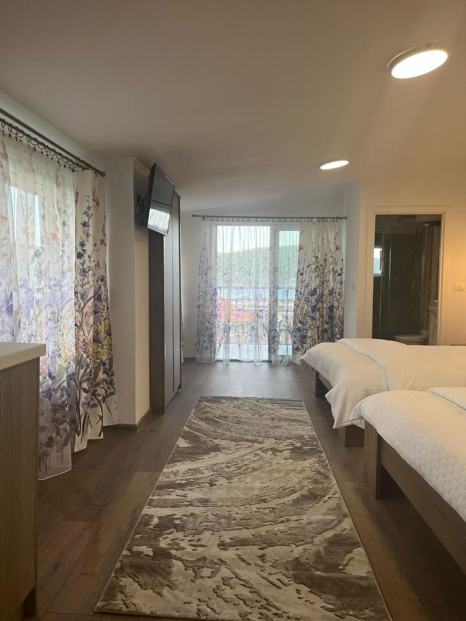 Casa Anna&Criss Apartment โอร์โชวา ภายนอก รูปภาพ